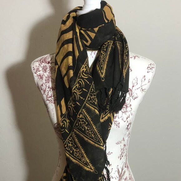 ✨ Statement Black & Gold Tribal Print Shawl Wrap – Boho Luxe & Versatile - Picture 2 of 11